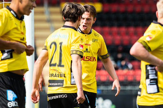 Elfsborgs Jonathan Levi och Kevin Kabran  jublar