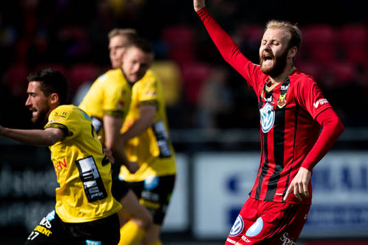 Östersunds Curtis Edwards jublar