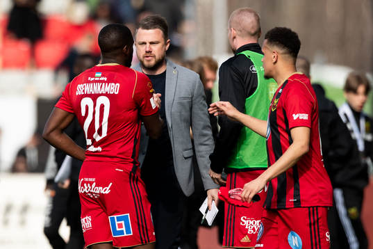 Elfsborgs manager Jimmy Thelin och Östersunds Isak Ssali