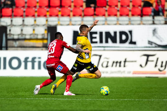 Östersunds Samuel Laryea Mensah och Elfsborgs Samuel