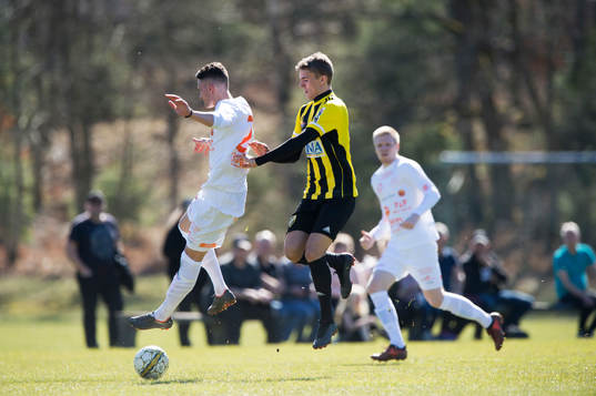 IFK Hässleholms Elliot Nilsson i matchen i division 2