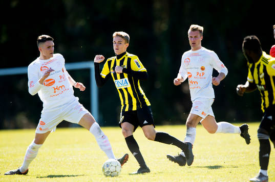IFK Hässleholms Elliot Nilsson i matchen i division 2