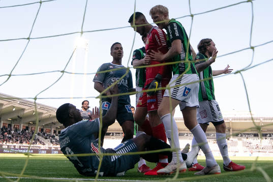 GAIS målvakt Marko Johansson och Carl Elfgren Nyström