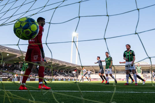 GAIS målvakt Marko Johansson deppar