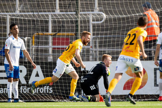Falkenbergs Tobias Englund jublar