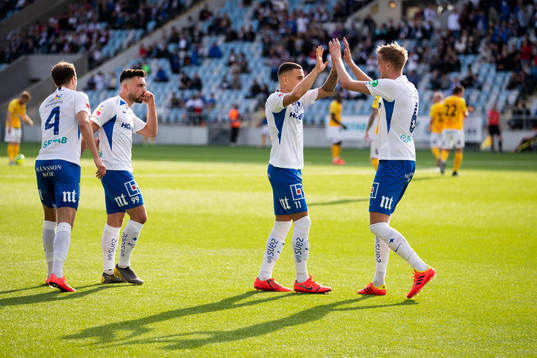 IFK Norrköpings Jordan Larsson jublar med Kasper Larsen