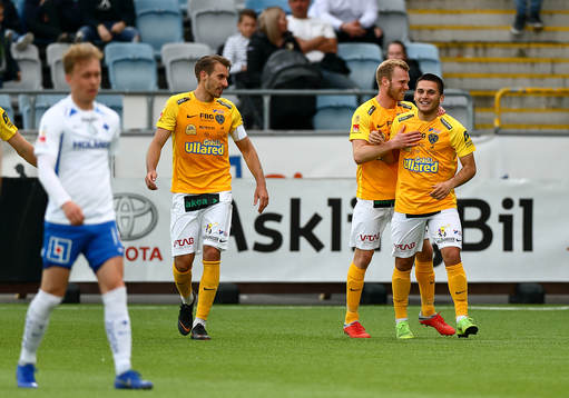 Falkenbergs Edi Sylisufaj jublar och IFK Norrköpings