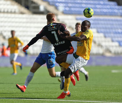 IFK Norrköpings målvakt Isak Pettersson och Falkenbergs
