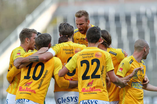 Falkenbergs spelare jublar