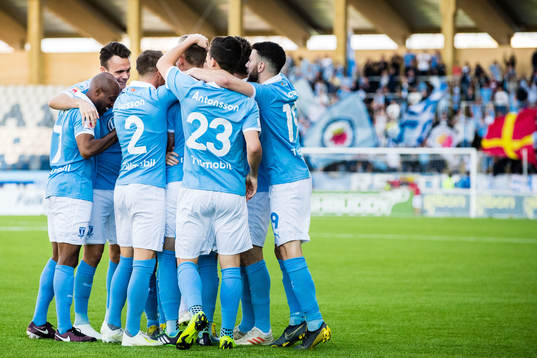 Malmö FFs Sören Rieks jublar med lagkamrater