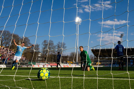 Bläddra bland fler bilder av Fotboll, Allsvenskan, Sirius - Malmö FF