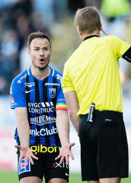 Sirius Niklas Busch Thor reagerar på domare Glenn Nyberg