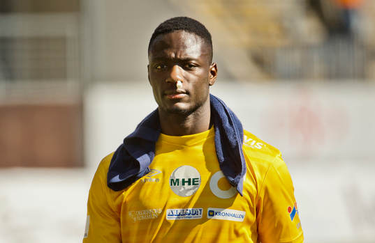 Degerfors målvakt Ismael Diawara deppar
