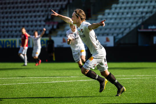 Örgrytes Filip Almström Tähti jublar