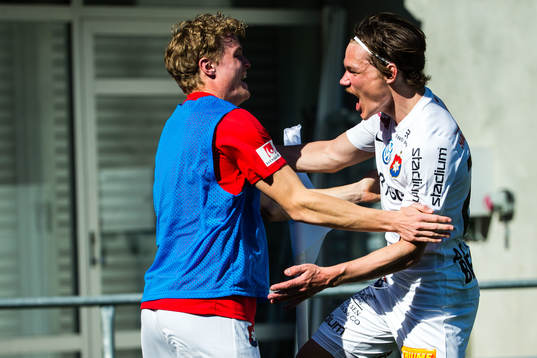 Örgrytes Filip Almström Tähti jublar