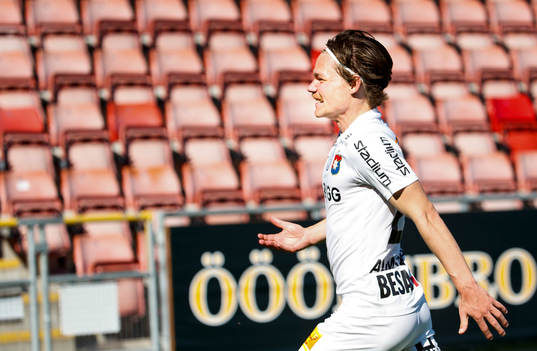 Örgrytes Filip Almström Tähti gör 1-2 och jublar