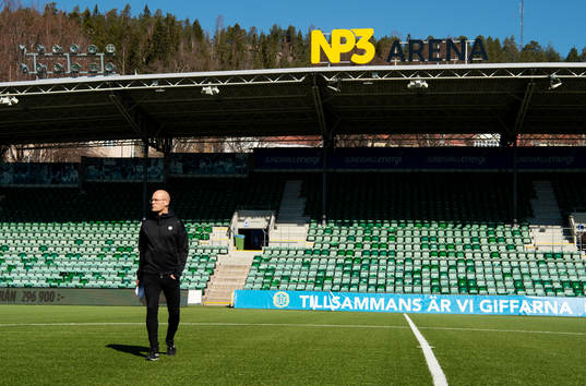 Sundsvalls tränare Joel Cedergren innan fotbollsmatchen i