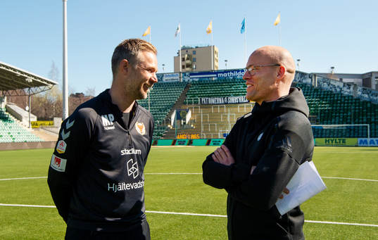 Kalmars tränare Magnus Pehrsson och Sundsvalls tränare