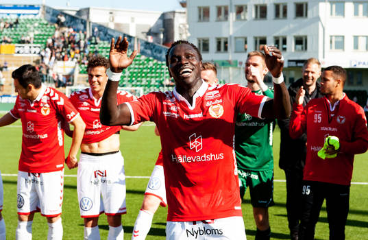 Kalmars Papa Alioune Diouf jublar