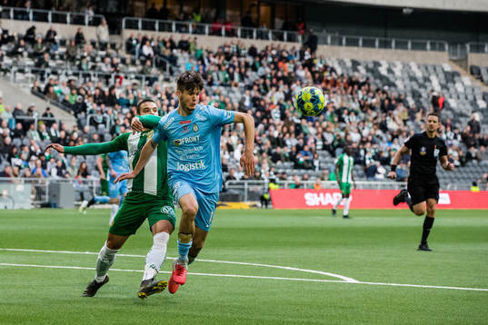 Hammarbys Vladimir Rodic och AFC Eskilstunas Wilhelm Loeper