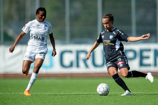 Eskilstunas Halimatu Ayinde mot Göteborgs Julia Zigiotti