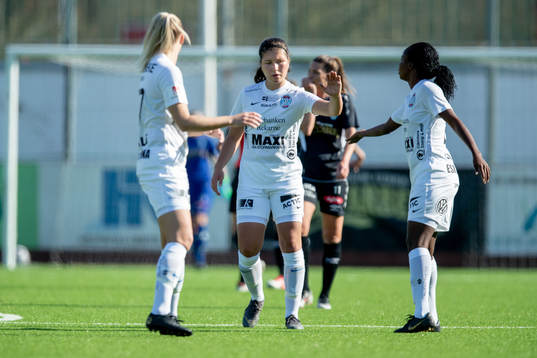 Eskilstunas Loretta Kullashi jublar