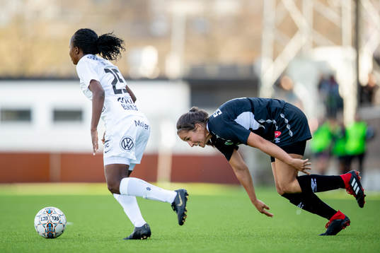 Göteborgs Taylor Leach mot Eskilstunas Sonja Okobi