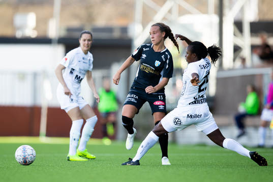 Göteborgs Julia Zigiotti Olme mot Eskilstunas Sonja Okobi