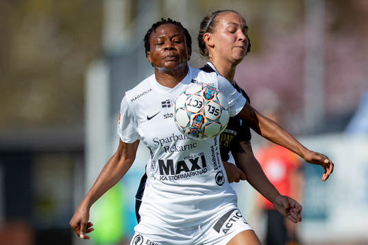 Eskilstunas Halimatu Ayinde mot Göteborgs Julia Zigiotti