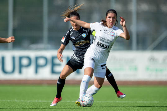 Eskilstunas Loretta Kullashi mot Göteborgs  Beata Kollmats