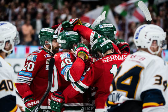 Frölundas spelare jublar