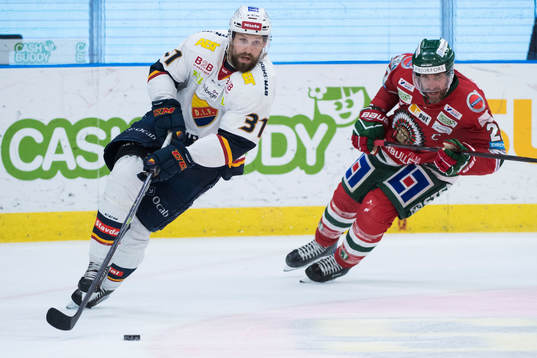 Djurgårdens Dick Axelsson och Frölundas Joel Lundqvist