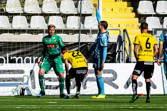 Djurgårdens Erik Berg  jublar