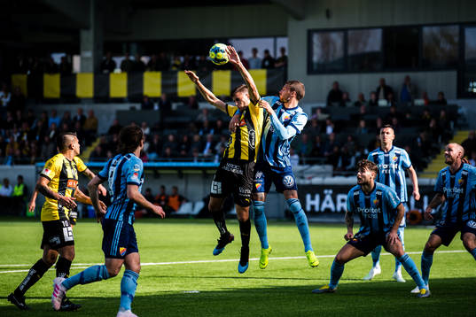 Häckens Alexander Jeremejeff och Djurgårdens Erik Berg