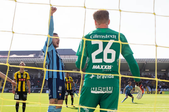 Djurgårdens Erik Berg jublar