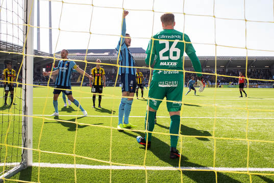 Djurgårdens Erik Berg jublar