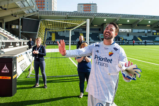 Djurgårdens målvakt Tommi Vaiho jublar