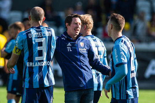 Djurgårdens tränare Thomas Lagerlöf jublar