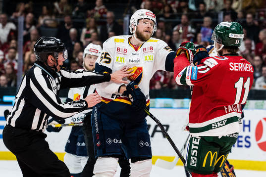 Djurgårdens Alexander Urbom och Frölundas Samuel Fagemo