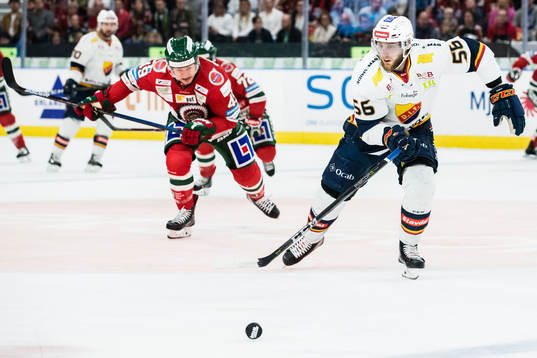 Frölundas Rhett Rakshani jagar Djurgårdens Robin Norell