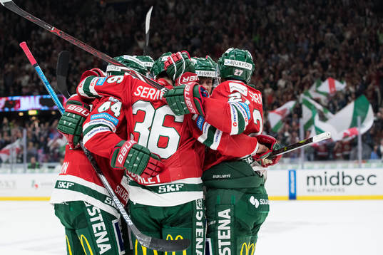 Frölundas Jacob Peterson jublar med lagkamrater