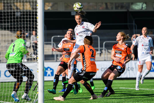 Rosengårds Nathalie Björn med målchans mot Kristianstads