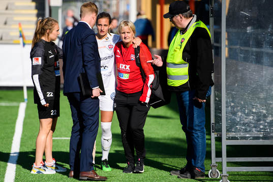 Rosengårds tränare Jonas Eidevall pratar med Nathalie