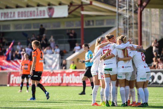 Rosengårds spelare jublar