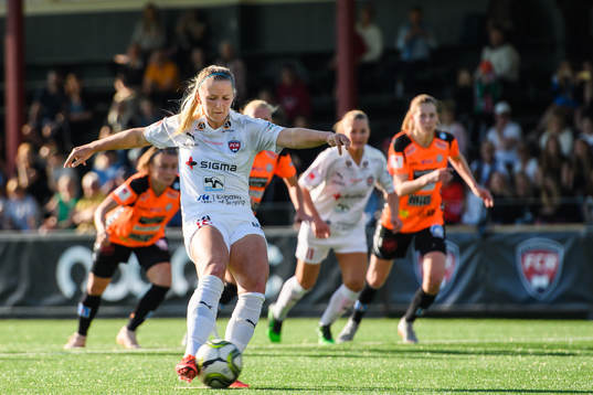 Rosengårds Hailie Mace gör 4-0 på straff