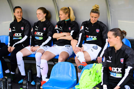 Rosengårds Anja Mittag (th) på bänken