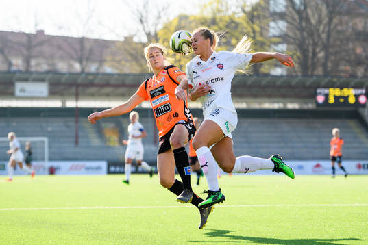 Kristianstads Mia Carlsson och Rosengårds Lisa-Marie Utland