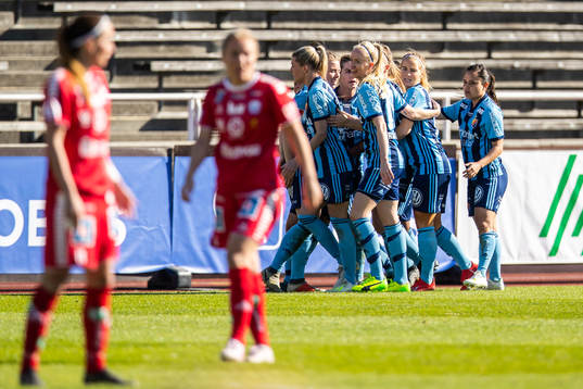 Djurgårdens Mia Jalkerud jublar med lagkamrater