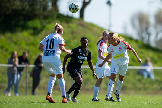 Borgebys Rebecka Holm, Eleonor Hättmark och Umeås Orji