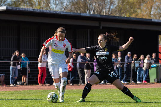 Borgebys Amanda Altheden och Umeås Fanny Hjelm Rönnlund
